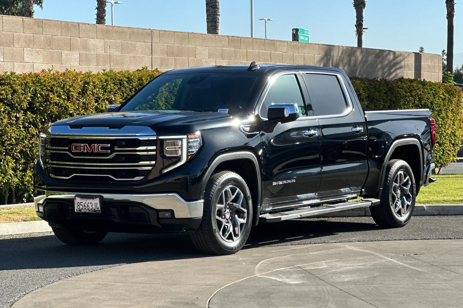 Certified 2026 GMC Sierra 1500 SLT w/ SLT Premium Package RWD image 8