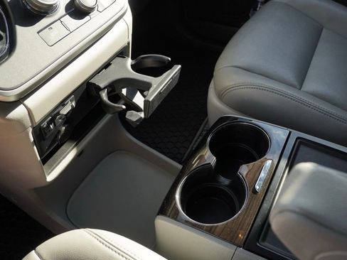 Used 2020 Toyota Sienna XLE image 20