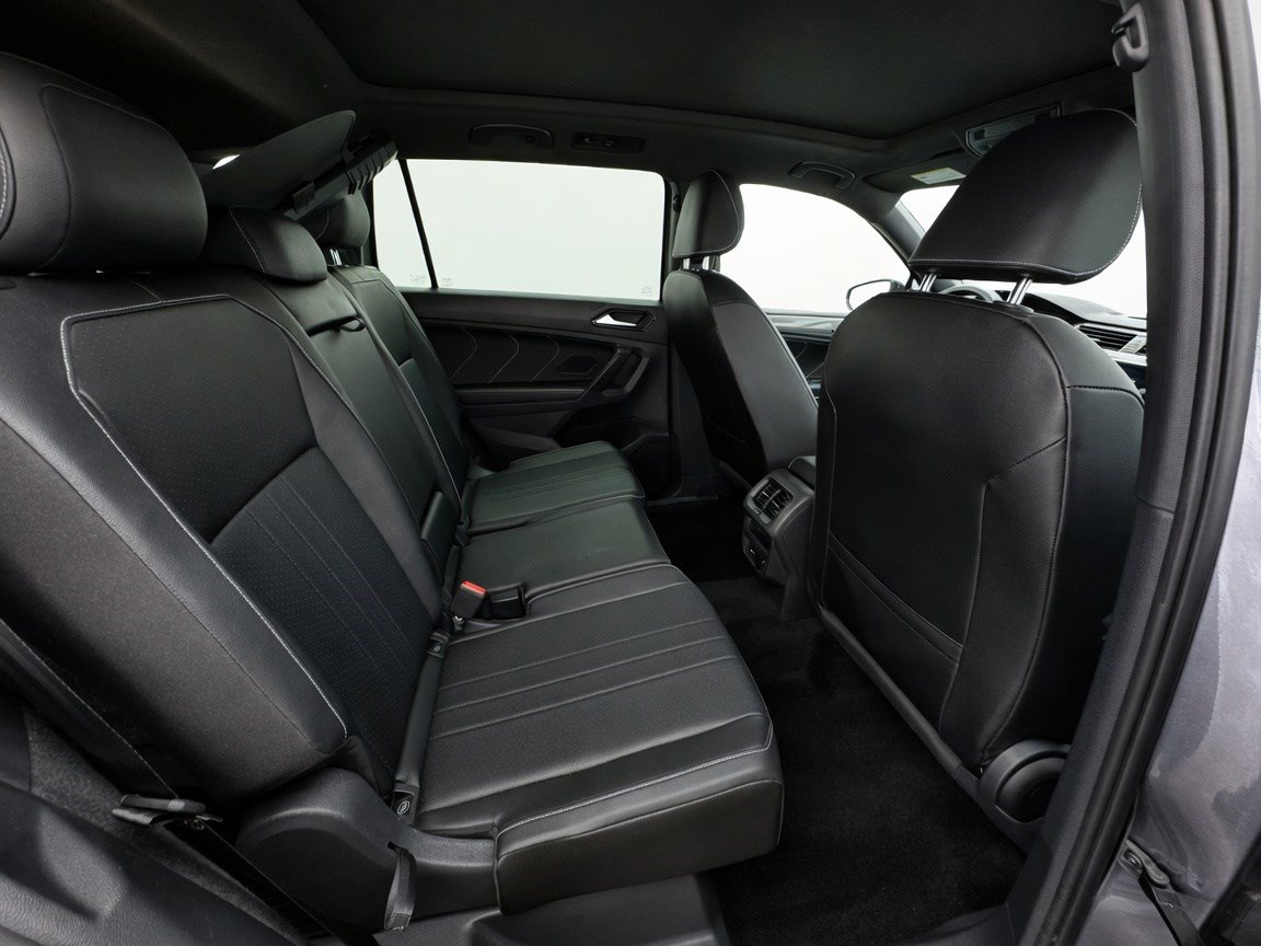 Used 2022 Volkswagen Tiguan SE R-Line FWD image 19