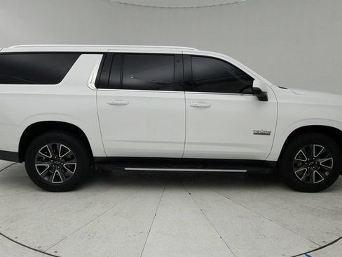 Used 2021 Chevrolet Suburban LT w/ Luxury Package RWD image 8