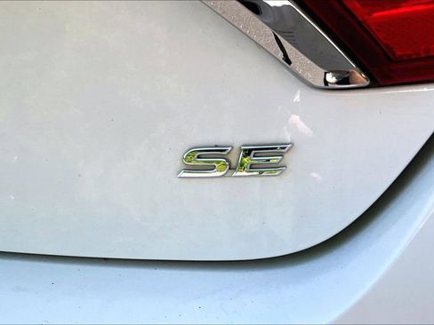 Used 2015 Toyota Camry SE FWD image 22