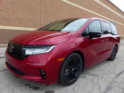 Used 2024 Honda Odyssey Sport image 6