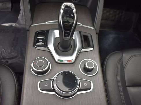 Used 2021 Alfa Romeo Stelvio Ti w/ Nero Edizione AWD/4WD image 9