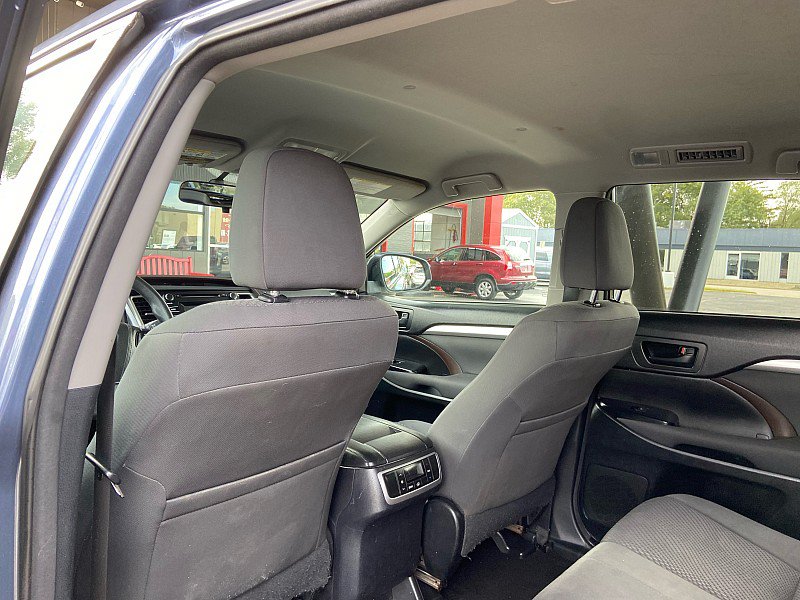 Used 2016 Toyota Highlander LE FWD image 10