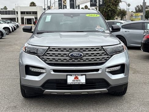 Used 2024 Ford Explorer Limited AWD/4WD image 7