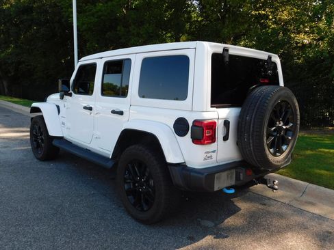 Used 2023 Jeep Wrangler Unlimited Sahara w/ Cold Weather Group AWD/4WD image 3