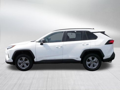 Certified 2025 Toyota RAV4 LE AWD/4WD image 4