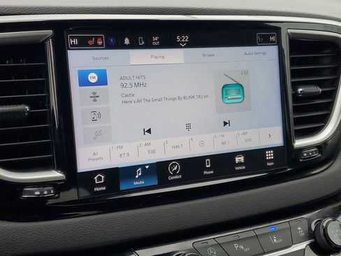 Used 2024 Chrysler Pacifica Touring-L FWD image 19