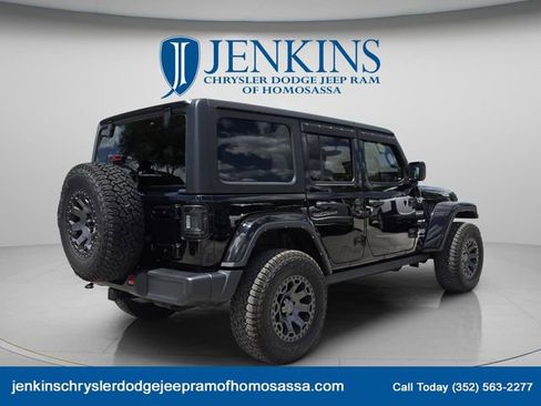 Used 2023 Jeep Wrangler Unlimited Sahara AWD/4WD image 5