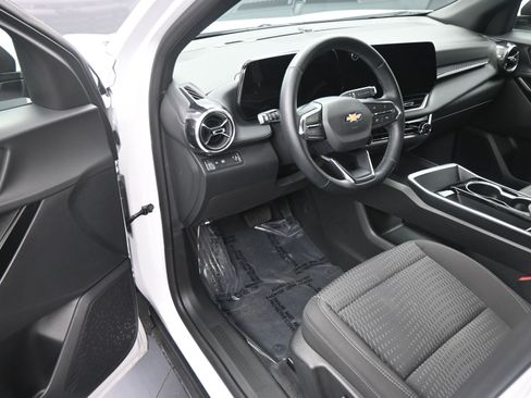 Certified 2025 Chevrolet Equinox LT w/ Safety and Technology Package image 12