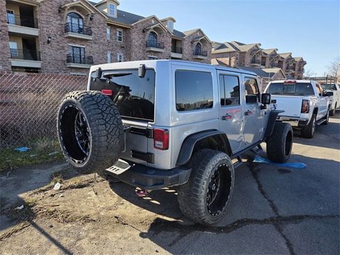 Used 2015 Jeep Wrangler Unlimited Rubicon image 4