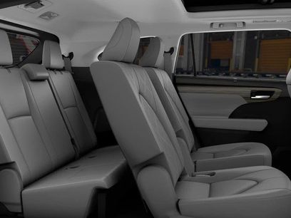 New 2026 Toyota Highlander Platinum