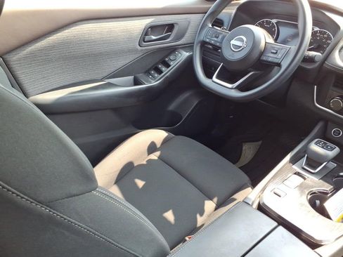 Used 2023 Nissan Rogue S image 9