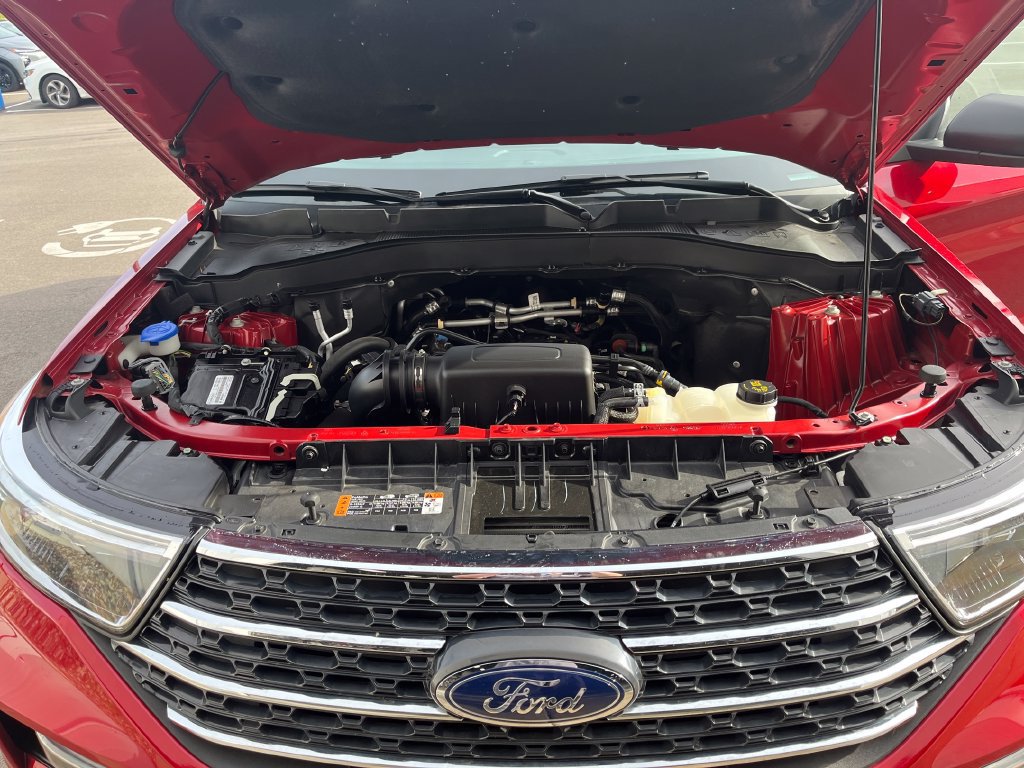Used 2024 Ford Explorer XLT w/ Equipment Group 202A AWD/4WD image 25