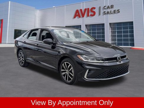 Used 2025 Volkswagen Jetta SE FWD image 3
