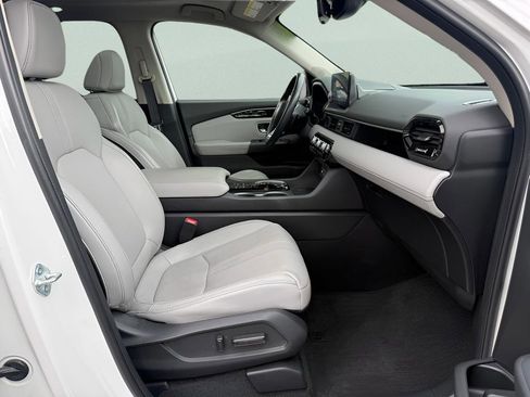 Certified 2023 Honda Pilot Touring image 13