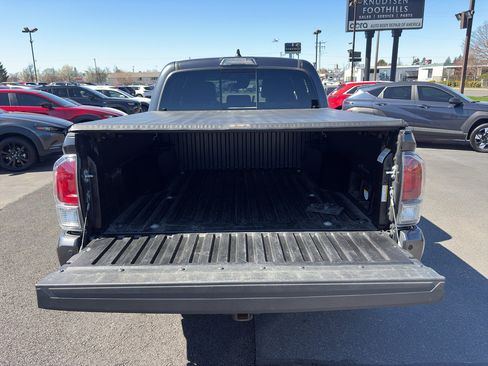Used 2023 Toyota Tacoma TRD Off-Road w/ Technology Package AWD/4WD image 15