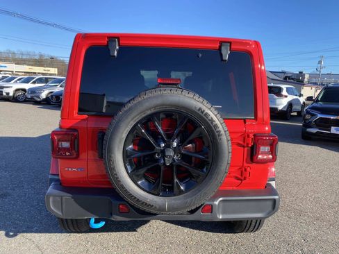 Certified 2024 Jeep Wrangler Sahara w/ Technology Group image 4