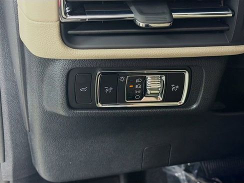 New 2026 Lincoln Corsair Premiere FWD image 11
