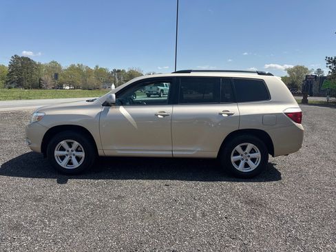 Used 2010 Toyota Highlander SE image 13