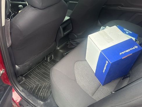 Used 2020 Toyota Camry LE image 9