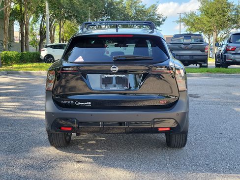 Certified 2025 Nissan Kicks SR FWD image 6