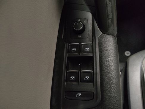 Used 2019 Volkswagen Tiguan SE w/ Panoramic Sunroof Package image 27