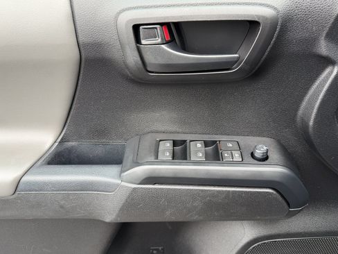Used 2021 Toyota Tacoma SR RWD image 10