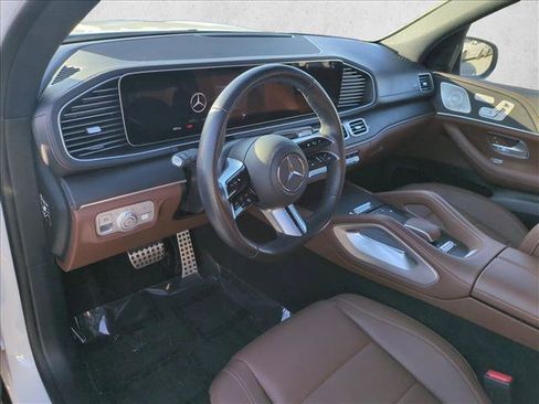 Used 2025 Mercedes-Benz GLS 450 4MATIC image 10