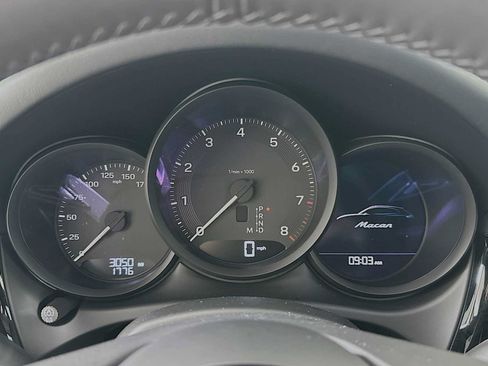 Certified 2026 Porsche Macan AWD/4WD image 15