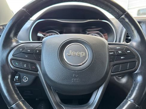 Used 2019 Jeep Cherokee Trailhawk w/ Comfort/Convenience Group AWD/4WD image 24