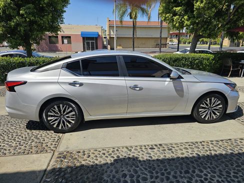 Used 2023 Nissan Altima 2.5 SV FWD image 4