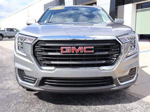 Used 2023 GMC Terrain SLE w/ Driver Convenience Package FWD image 2