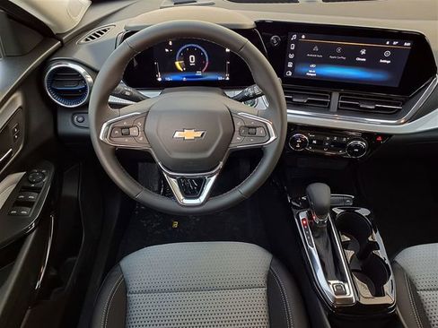 New 2026 Chevrolet Trax LT w/ LT Convenience Package FWD image 6