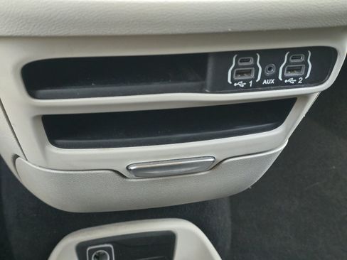 Used 2022 Chrysler Voyager LX FWD image 22