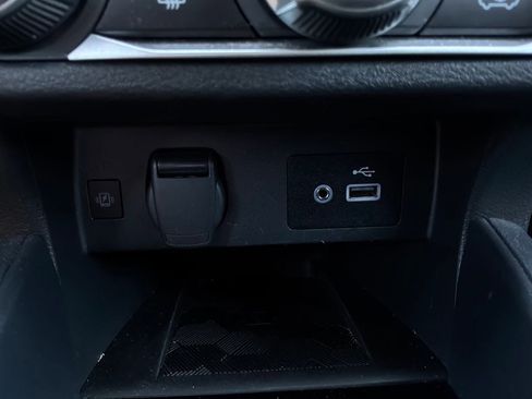 Used 2025 Nissan Versa SV FWD image 21
