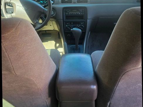 Used 1998 Toyota Camry LE FWD image 29