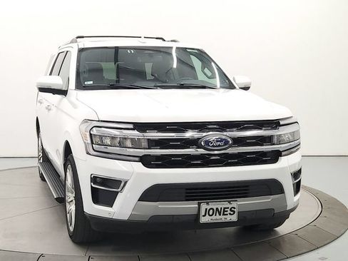 Used 2024 Ford Expedition Limited AWD/4WD image 2