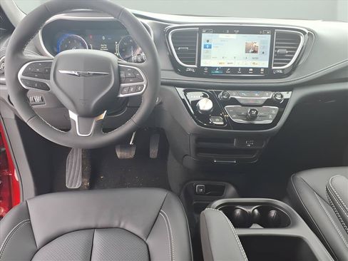 New 2026 Chrysler Pacifica Select AWD/4WD image 5