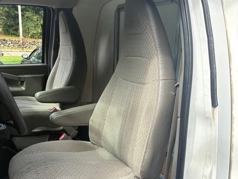 Used 2016 GMC Savana 3500 RWD image 23