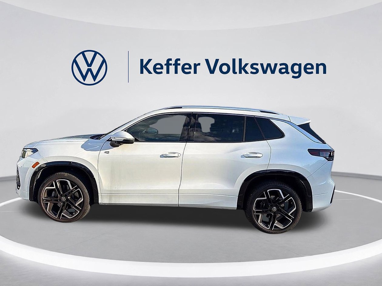 Used 2026 Volkswagen Tiguan SEL R-Line AWD/4WD image 4