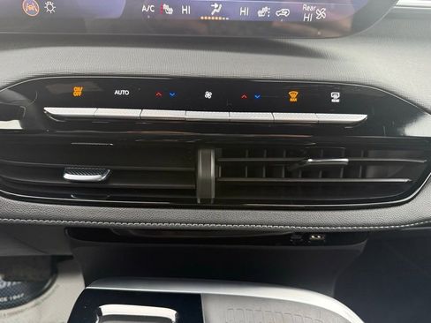 Used 2025 Buick Enclave Preferred image 39