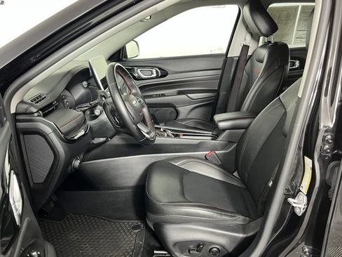 Used 2022 Jeep Compass Trailhawk w/ Trailhawk Convenience Group AWD/4WD image 23