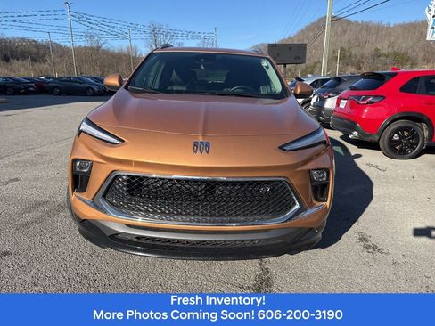 Used 2024 Buick Encore GX Sport Touring image 2