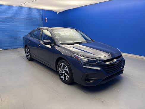 Used 2025 Subaru Legacy Premium AWD/4WD image 2