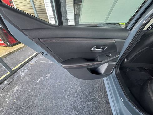 Used 2024 Nissan Sentra SR w/ SR Premium Package FWD image 32
