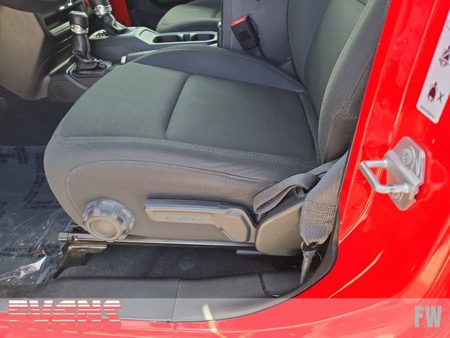 Used 2019 Jeep Wrangler Unlimited Sahara AWD/4WD image 22