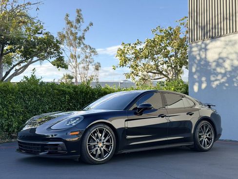 Used 2018 Porsche Panamera 4S image 11