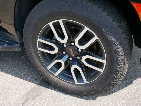 Used 2024 GMC Yukon AT4 AWD/4WD image 13