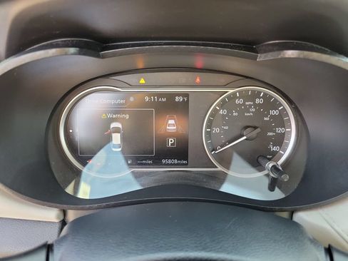 Used 2021 Nissan Versa SV FWD image 20